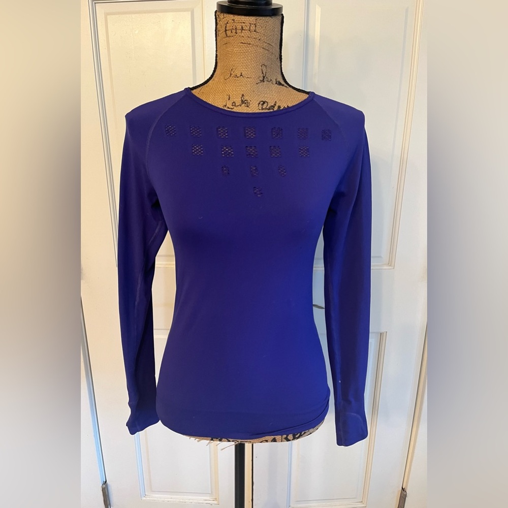 Athleta XS long sleeve top burn out mesh